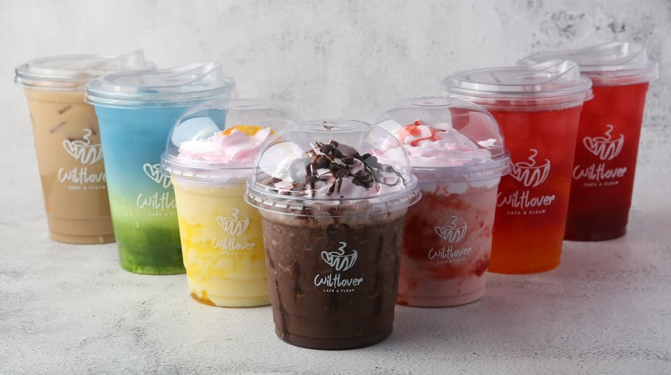 Wiltlover Cafe interior and drinks