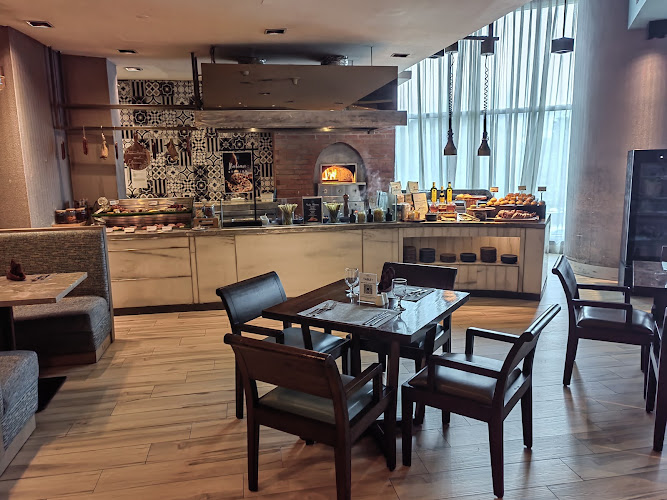 7 Corners Restaurant restaurant in Quezon City - exterior view and dining atmosphere