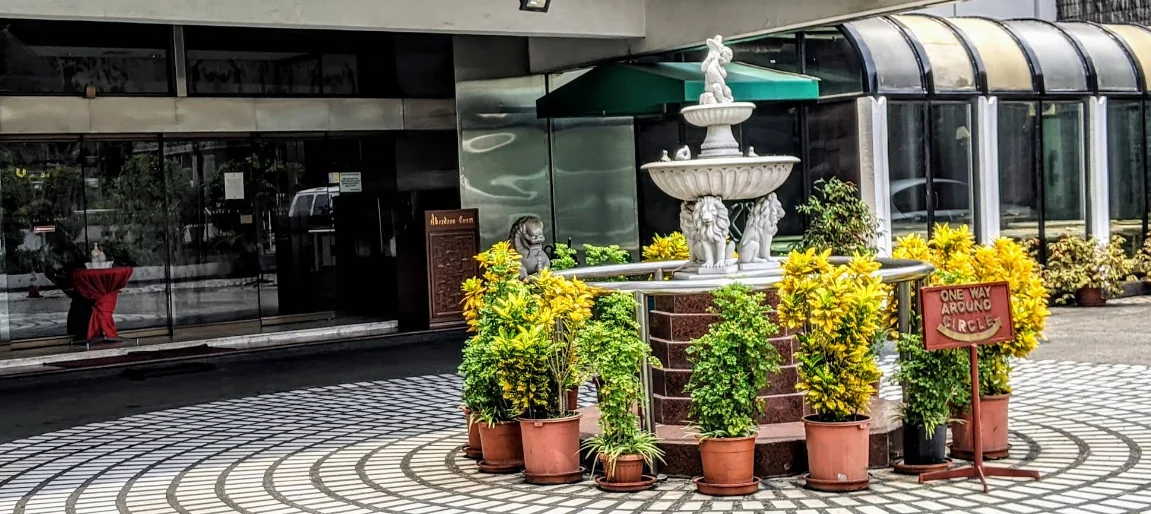 Aberdeen Court restaurant in Quezon City - exterior view and dining atmosphere