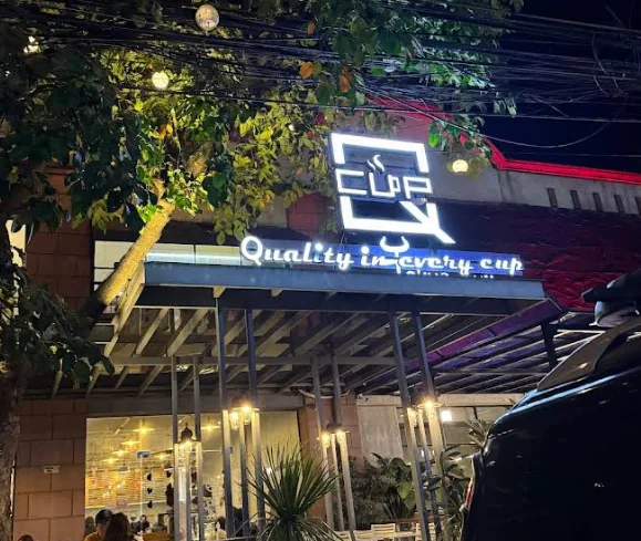 Kowloon House West Avenue restaurant in Quezon City - exterior view and dining atmosphere