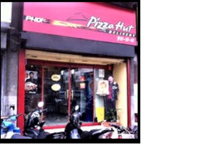 Frankies New York Buffalo Wings Up Town Center restaurant in Quezon City - exterior view and dining atmosphere