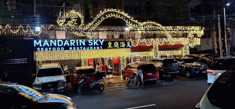 Ling Nam Banawe restaurant in Quezon City - exterior view and dining atmosphere