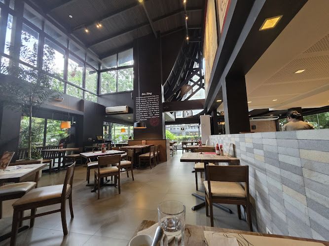 Maxs Restaurant restaurant in Quezon City - exterior view and dining atmosphere