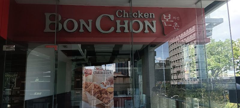 Mcdonalds Tomas Morato restaurant in Quezon City - exterior view and dining atmosphere