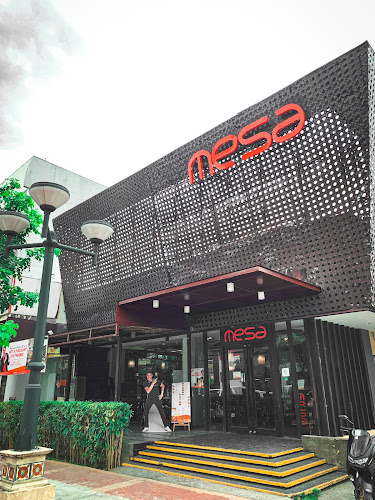 Mesa Tomas Morato restaurant in Quezon City - exterior view and dining atmosphere