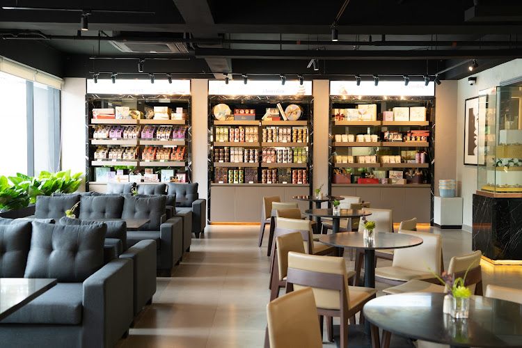 Romantic Baboy restaurant in Quezon City - exterior view and dining atmosphere