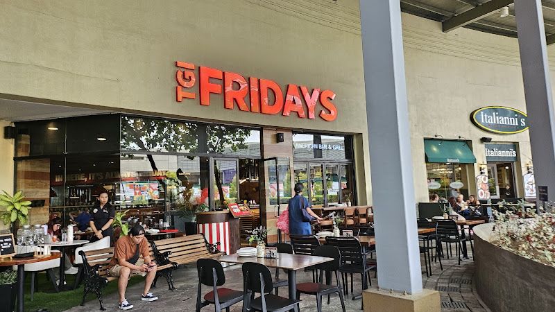 Tgi Fridays restaurant in Quezon City - exterior view and dining atmosphere