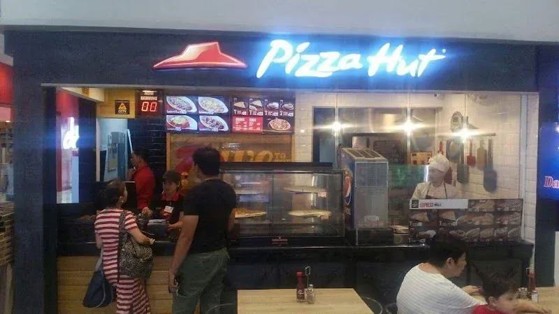 Pizza Hut Ever Commonwealth restaurant in Quezon City