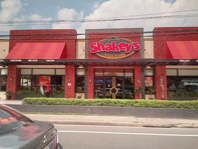 Shakeys Pizza Parlor restaurant in Quezon City